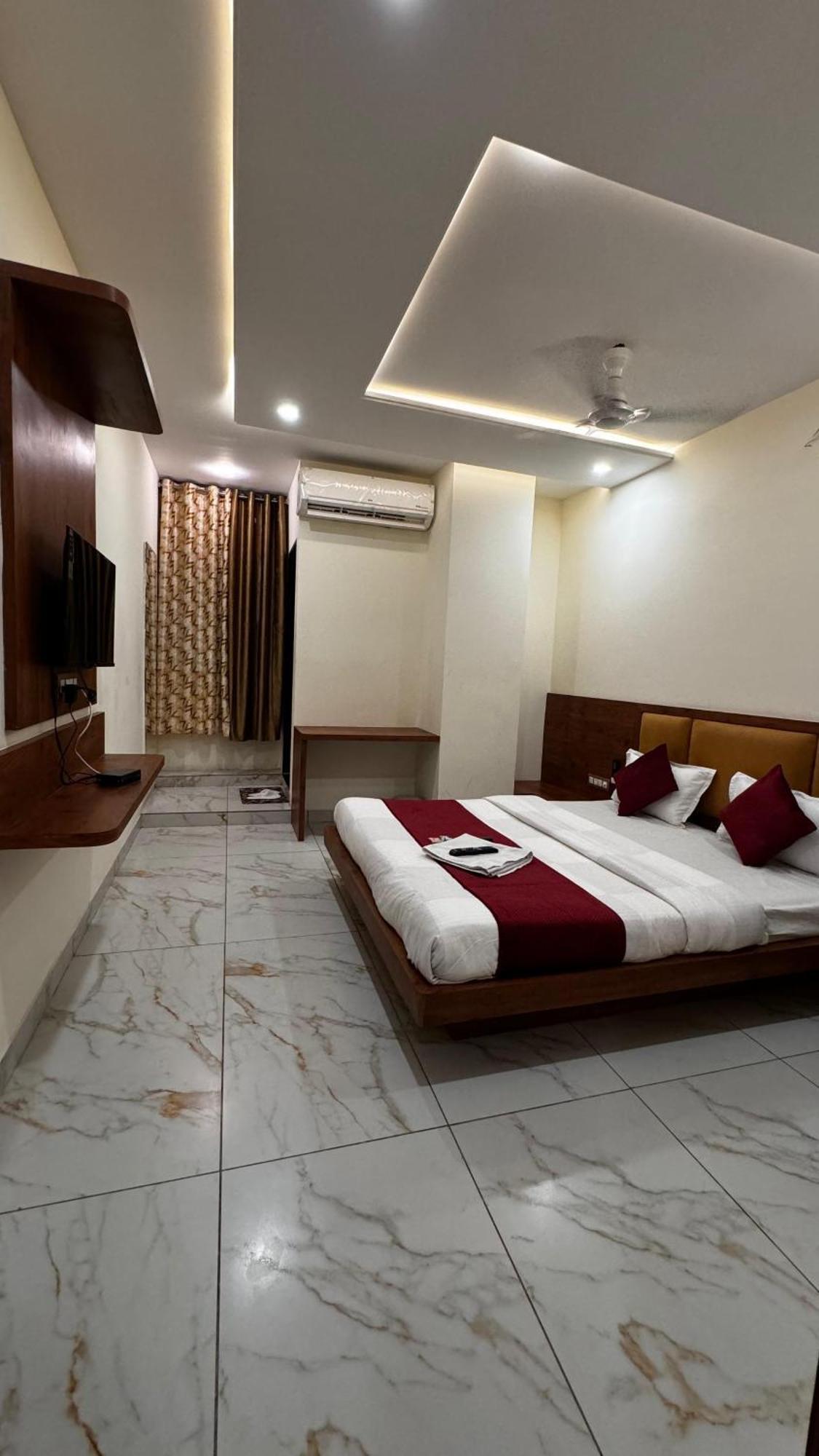 Hotel Prakasham Ujjain Dış mekan fotoğraf