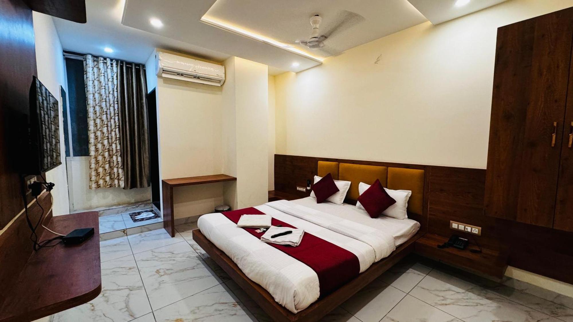 Hotel Prakasham Ujjain Dış mekan fotoğraf