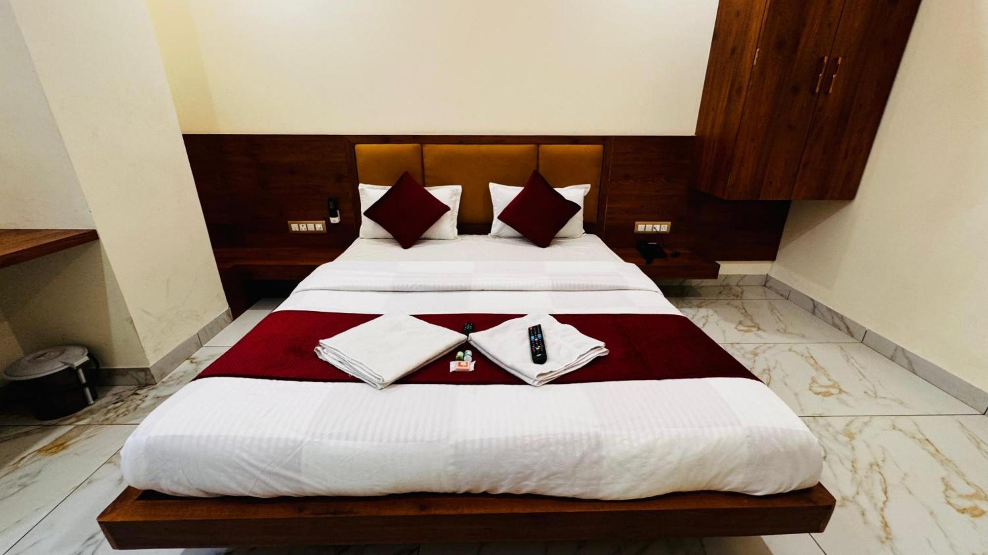 Hotel Prakasham Ujjain Dış mekan fotoğraf