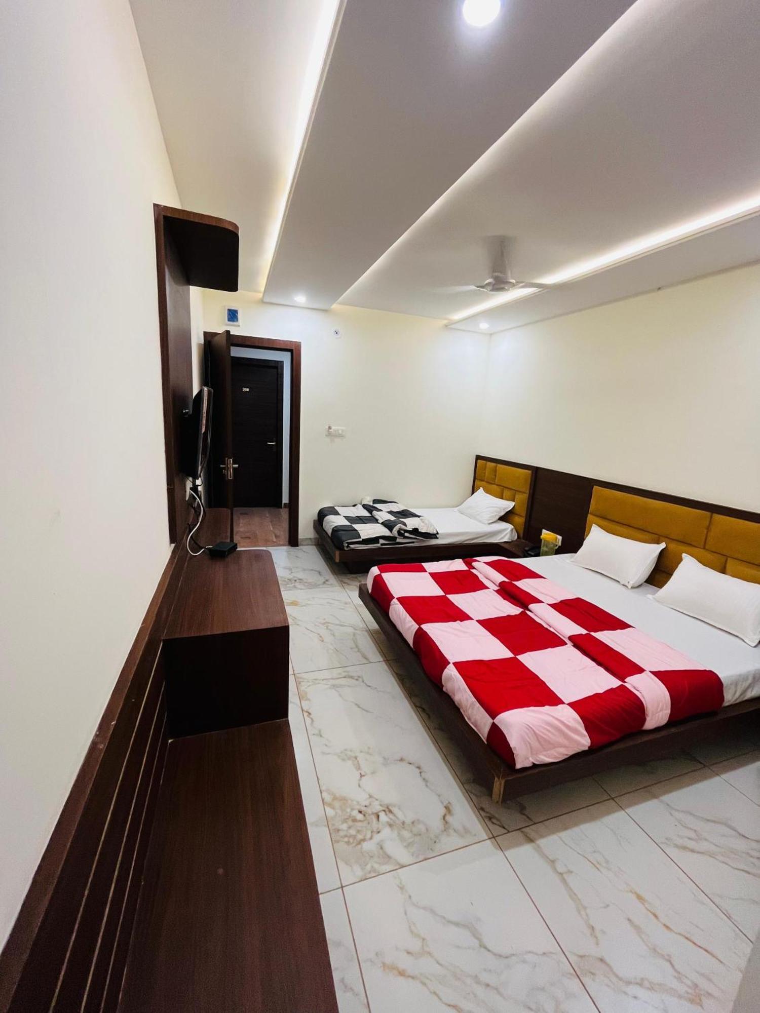 Hotel Prakasham Ujjain Dış mekan fotoğraf
