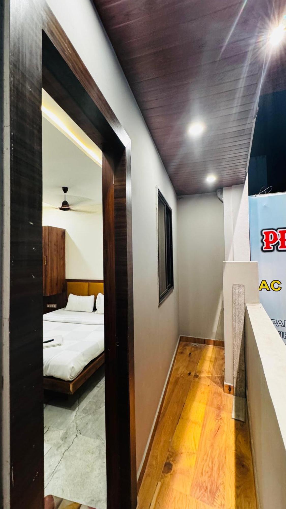 Hotel Prakasham Ujjain Dış mekan fotoğraf