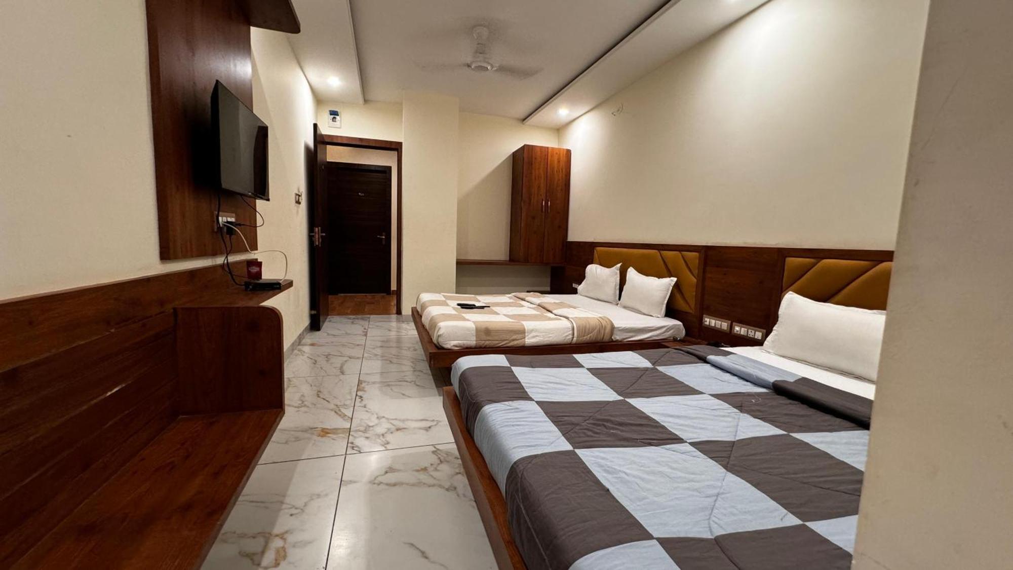 Hotel Prakasham Ujjain Dış mekan fotoğraf