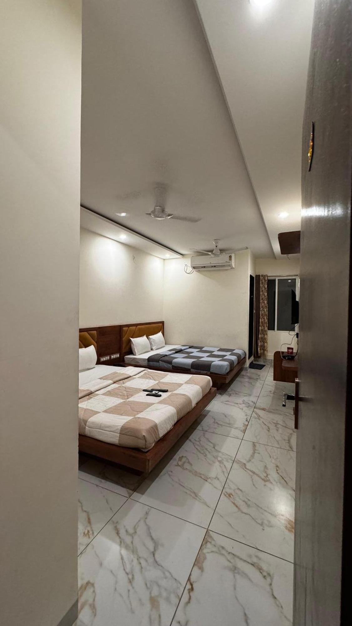 Hotel Prakasham Ujjain Dış mekan fotoğraf