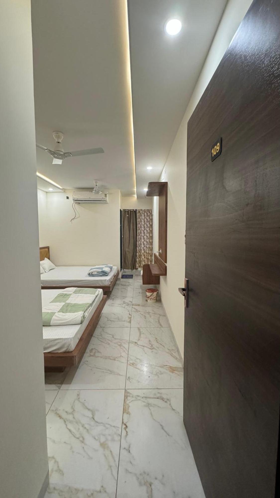 Hotel Prakasham Ujjain Dış mekan fotoğraf