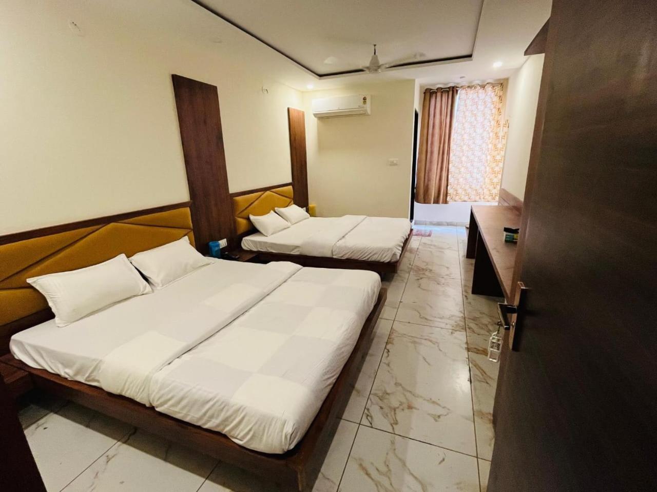 Hotel Prakasham Ujjain Dış mekan fotoğraf