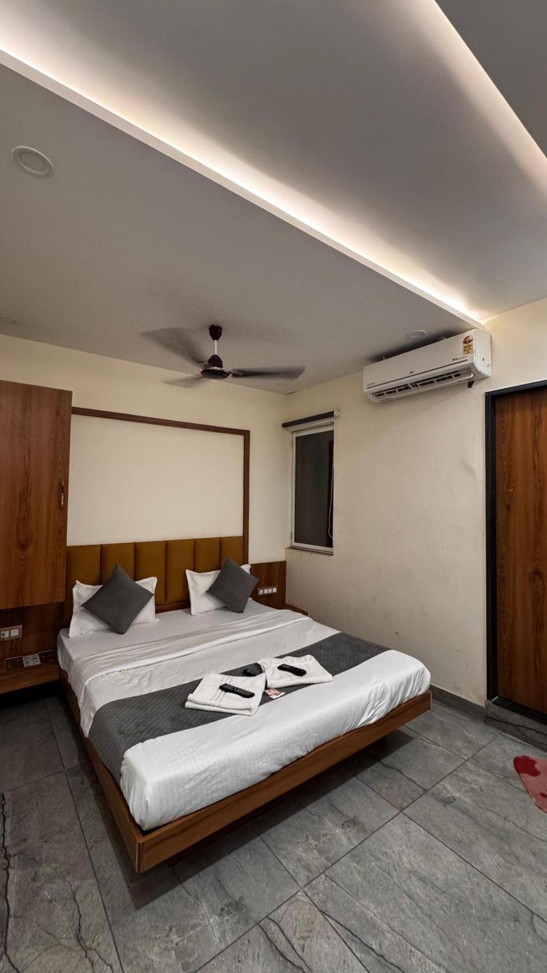 Hotel Prakasham Ujjain Dış mekan fotoğraf