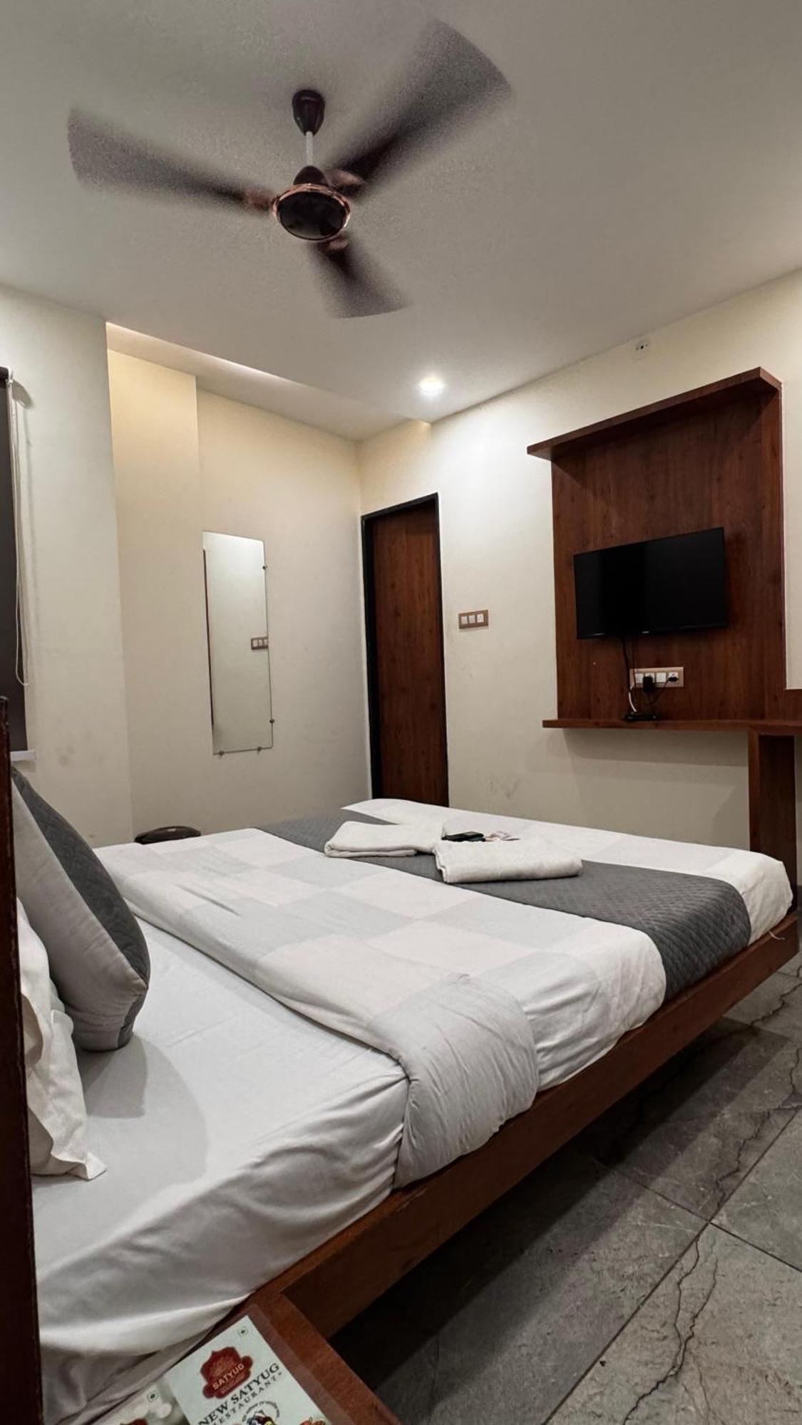 Hotel Prakasham Ujjain Dış mekan fotoğraf